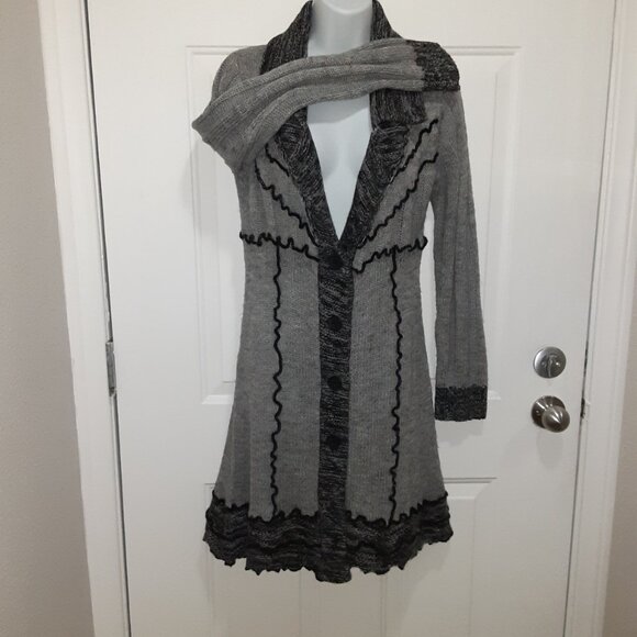 Small, Long Knit Sweater * Check Measurements * Grey * Like New * Tall, Med, Reg - Picture 12 of 14